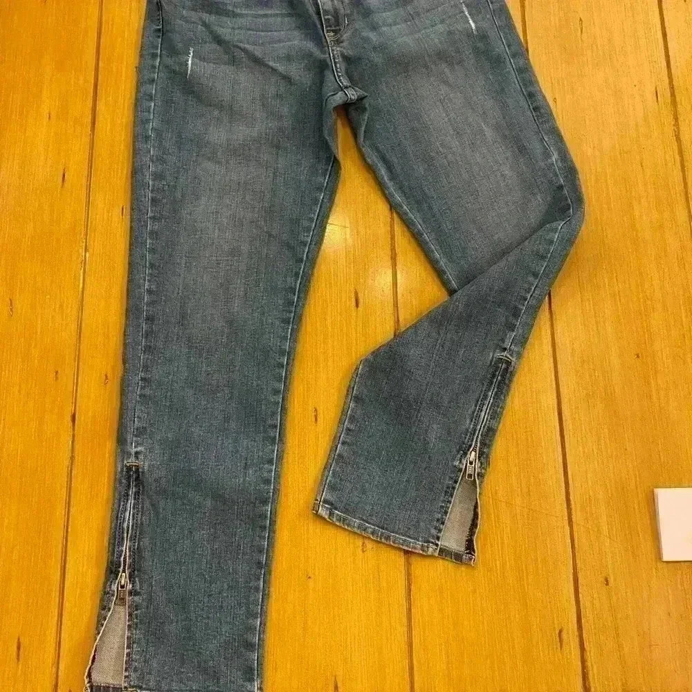 Womens Mid Rise Zipper Ankle Bottom Jean size 29 William B - Picture 3 of 11